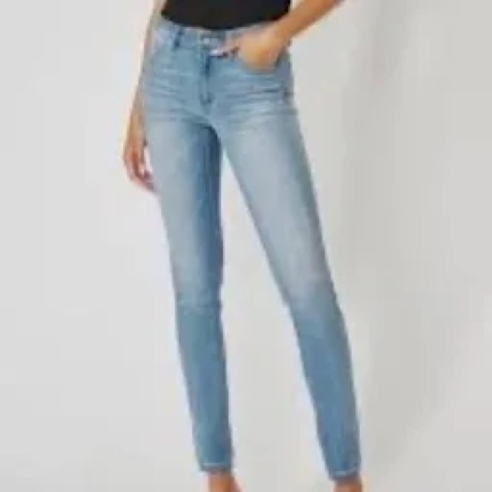 Kan Can Mid-Rise Light Wash Skinny Jeans - 5/26